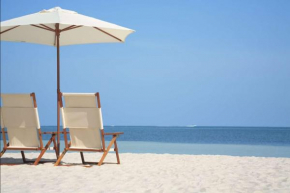 Great Views And Just Steps to the Beach - Moonraker #31 - Sleeps 6